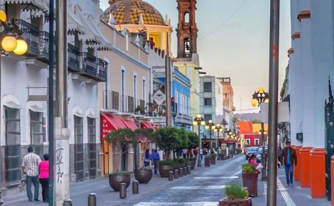 La calle de los dulces emite un olor muy particular en el centro de Puebla | Foto: Instagram arturojimviv