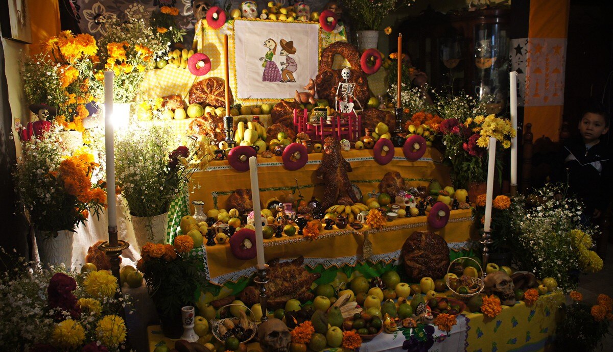 Altar de Día de Muertos: 1 de noviembre, la ofrenda de los muertos chiquitos