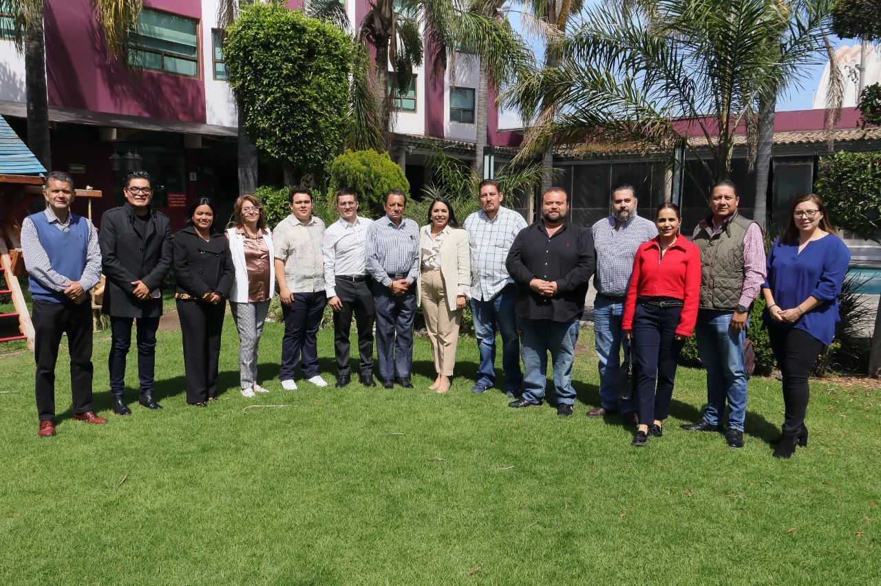 Tonantzin Fernández se reunió con empresarios de turismo de San Pedro Cholula | Foto: Especial