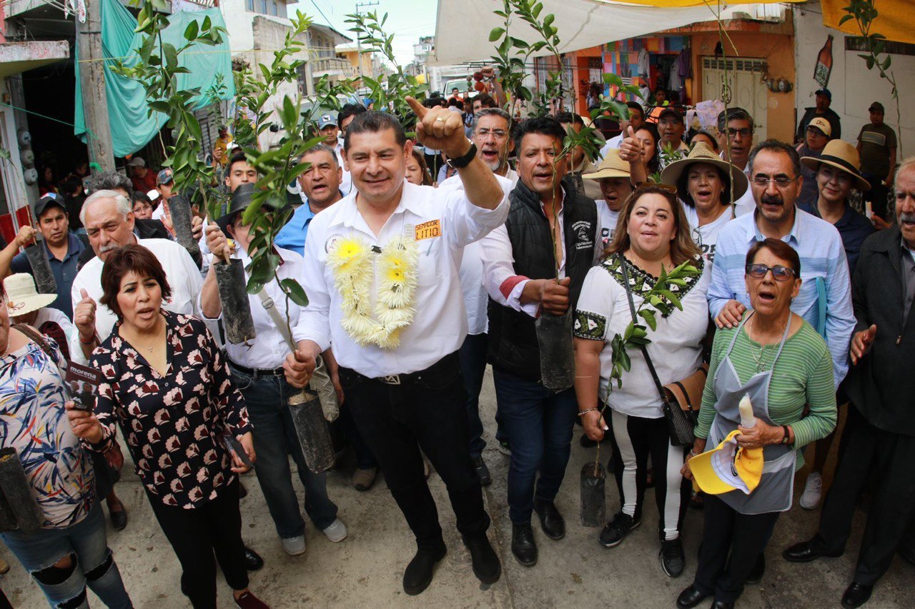 Alejandro Armenta convivió con comerciantes del estado de Puebla | Agencia Es Imagen para El Universal Puebla