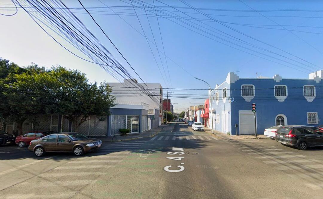 En redes sociales se pidió a la ciudadanía extremar precauciones tras la aparición de un socavón en la calle 19 Oriente y 4 Sur | Foto: Google Maps