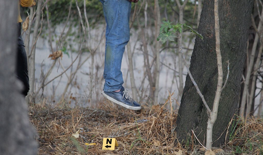 Se suicida joven en el Periférico