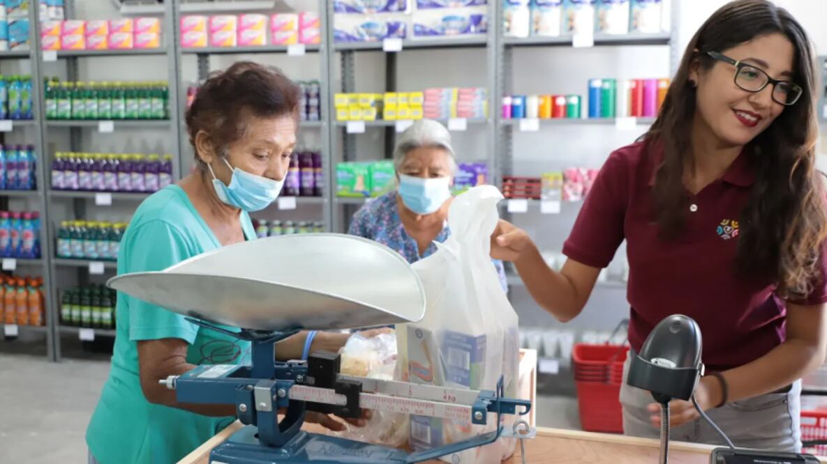 Esta expansión en la oferta tiene como objetivo no solo proporcionar alimentos básicos a precios accesibles, sino también fortalecer la economía de las comunidades al incentivar el consumo de productos cultivados o elaborados en la misma región. 


Foto: Producción El Universal Puebla