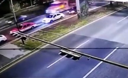 VIDEO. Tráiler tiró el puente en Texcoco