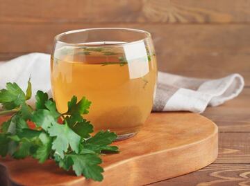 Esta es la infusión que te ayudará a eliminar los cólicos menstruales de forma natural