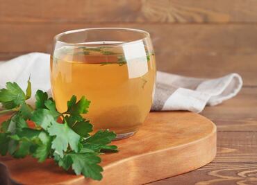 Esta es la infusión que te ayudará a eliminar los cólicos menstruales de forma natural