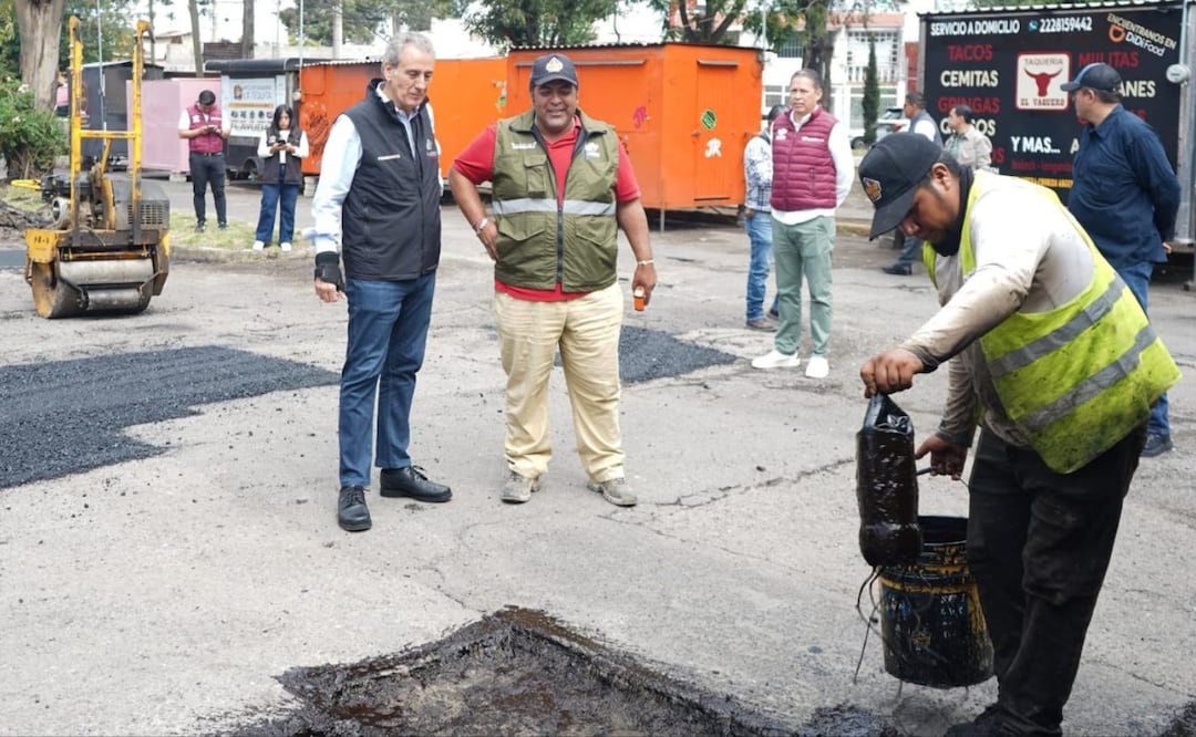 El Ayuntamiento mantiene las jornadas de bacheo en distintos puntos de la capital para mejorar la movilidad y las condiciones de las vialidades | Foto: Ayuntamiento de Puebla