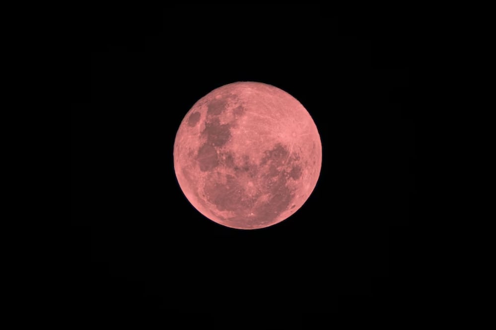 La luna rosa hará su aparición en el mes de abril | Foto: Freepik