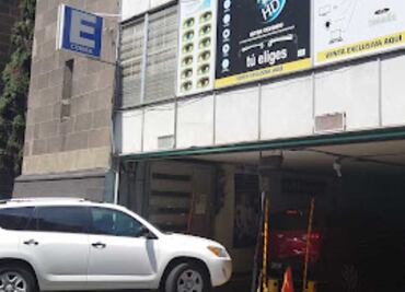 Estacionamiento Consa cierra en Día de Muertos y deja a clientes sin auto ni llaves