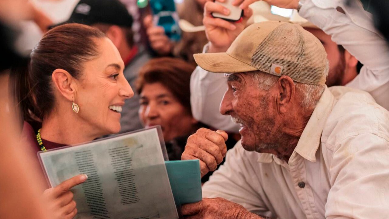 La próxima primera mujer presidenta de México ha confirmado que uno de sus 100 principales compromisos para el segundo piso de la “Cuarta Transformación” es la Pensión Bienestar, un programa social que experimentará un aumento superior a la inflación nacional.

Foto: Producción El Universal Puebla