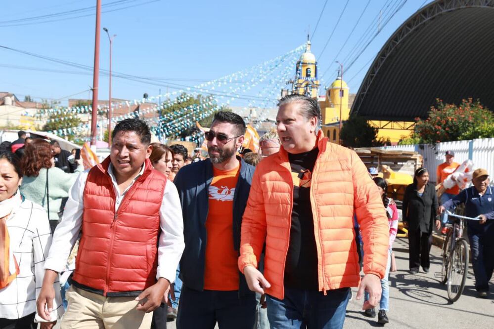 Fernando Morales acudió este día a la Central de Abasto | Foto: Twiter Movimiento Ciudadano
