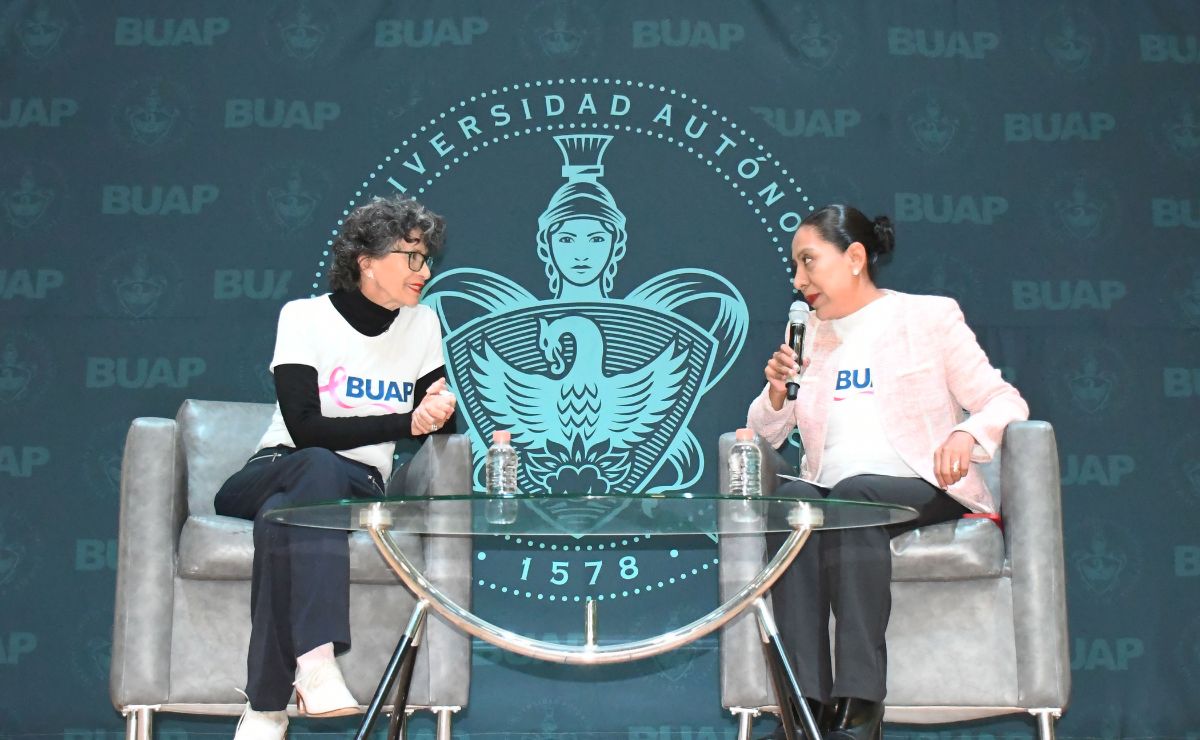 Patricia Reyes Spíndola presentó la charla “La vuelta da muchas vidas” en la BUAP