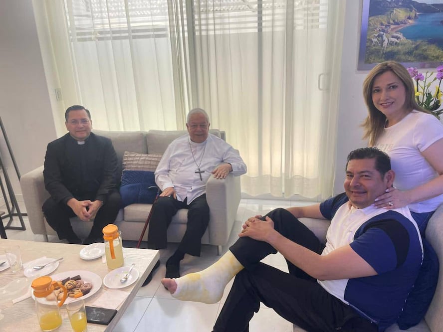 Alejandro Armenta informó en sus redes que salió bien de una operación en el tobillo | Foto: Facebook Alejandro Armenta