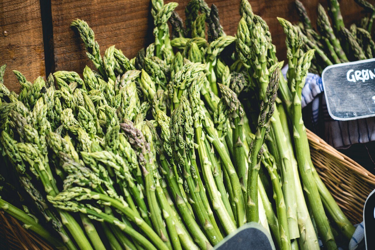 ¿Problemas con líquidos y estreñimiento? Estos son los beneficios de comer espárragos