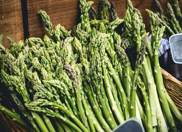 ¿Problemas con líquidos y estreñimiento? Estos son los beneficios de comer espárragos