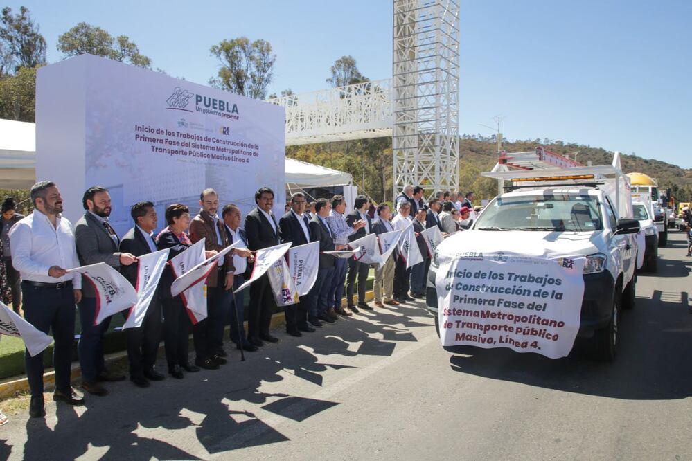 Dan banderazo a la obra de la primera fase de la Línea 4 de RUTA | Foto: EsImagen para El Universal Puebla