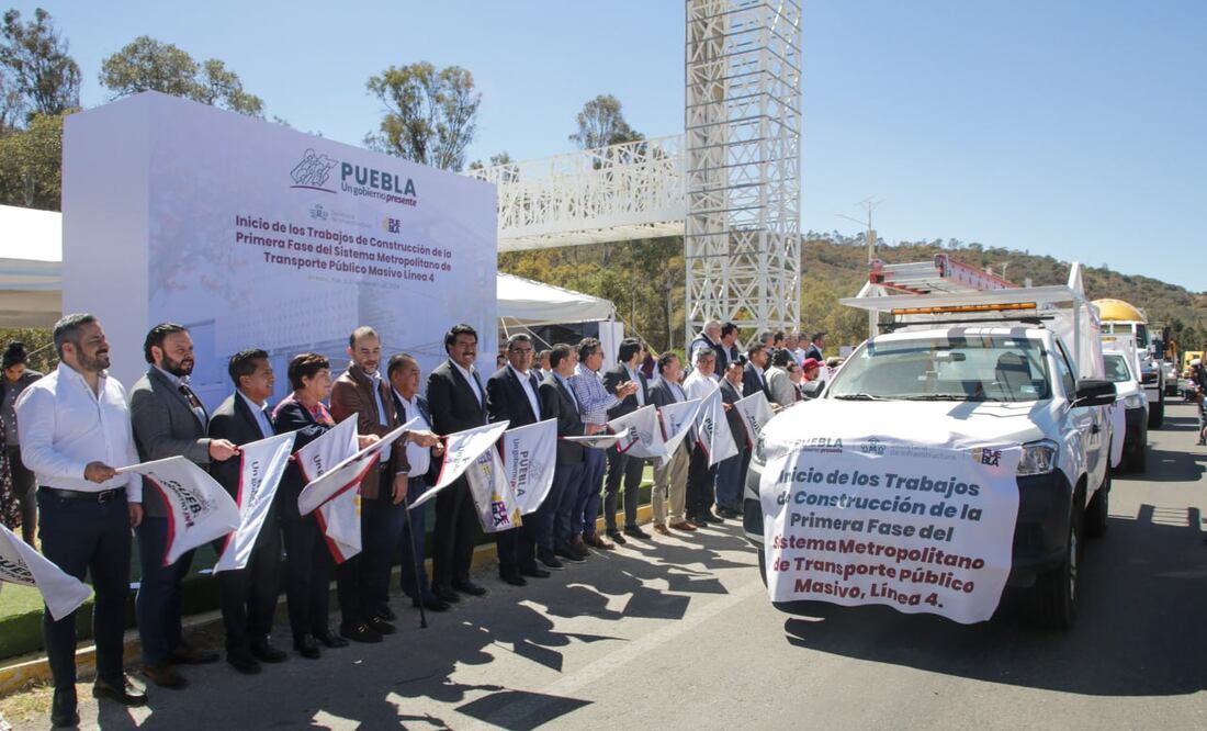 Dan banderazo a la obra de la primera fase de la Línea 4 de RUTA | Foto: EsImagen para El Universal Puebla