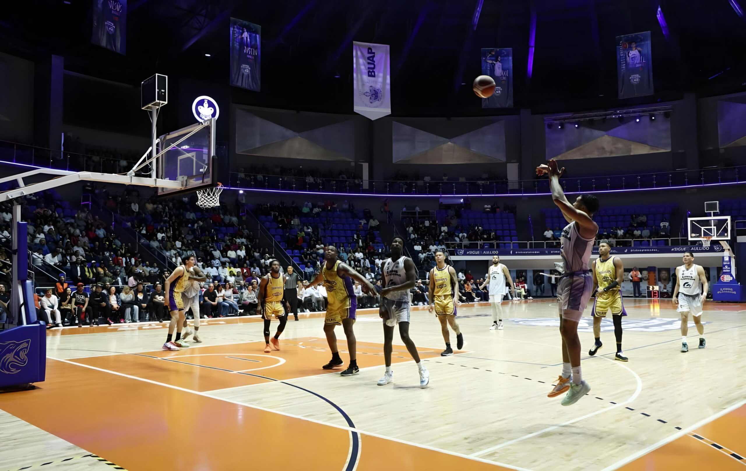 Este equipo se une a los Diablos Rojos del México como nuevos integrantes de una liga que promueve el desarrollo del baloncesto nacional con jugadores de alto nivel.
Foto: Producción El Universal Puebla