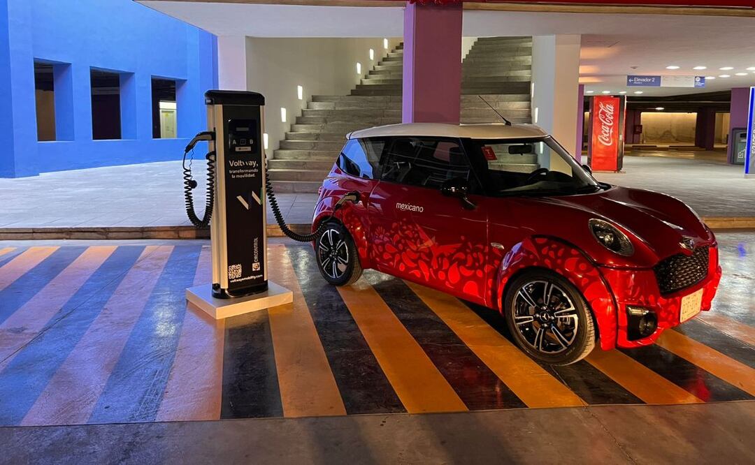 Para cargar un auto eléctrico en casa se debe cumplir con ciertos requisitos de la CFE | Foto: Twitter Zacua