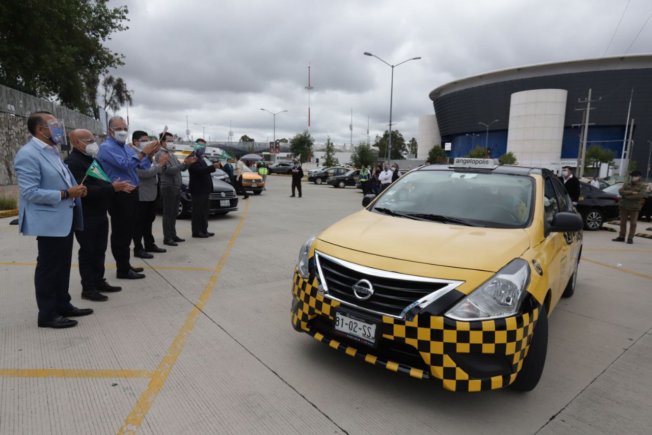 Los radiotaxis en Puebla van disminuyendo debido a la presencia de Uber y Didi | Agencia Es Imagen para El Universal Puebla
