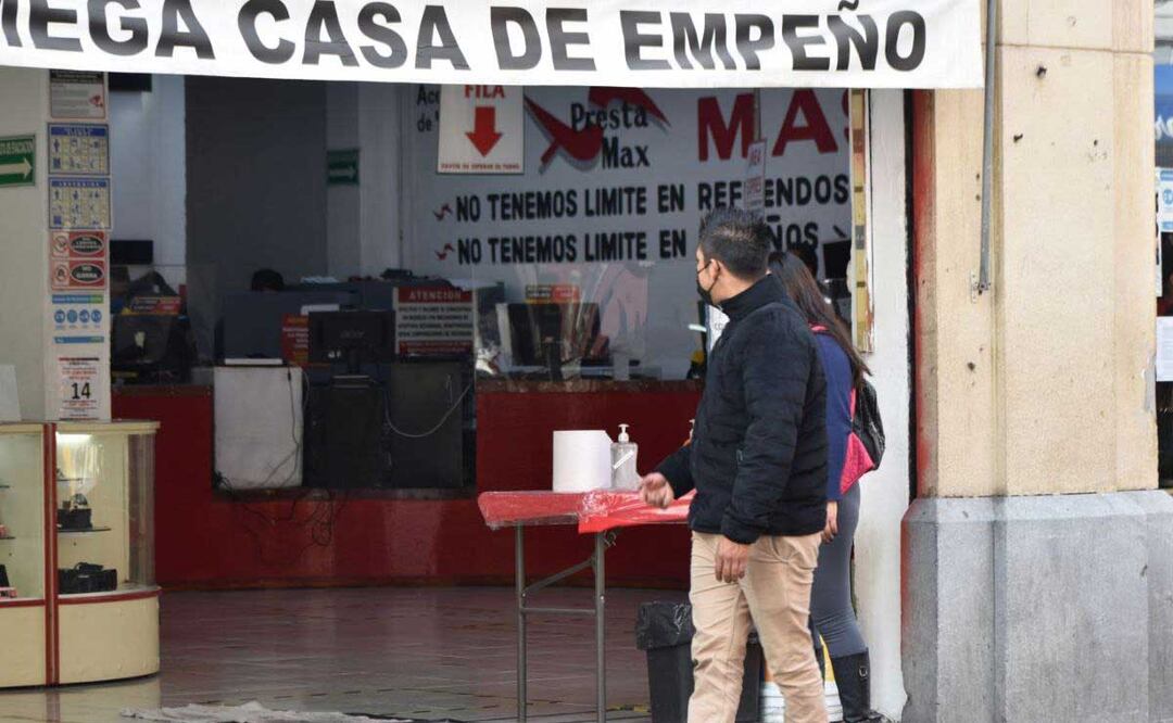Por las celebraciones de Año Nuevo, los pobladores de Huejotzingo realizan una guerra de cohetones | Foto: Agencia Es Imagen para El Universal Puebla