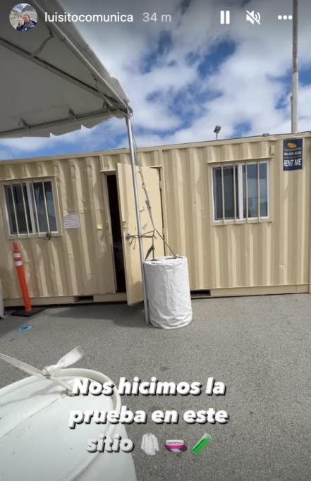 Vaya situación... A Luisito Comunica y su novia los bajaron del avión