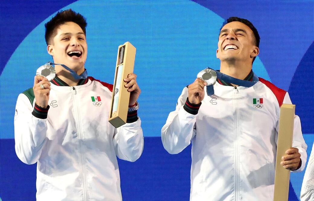 En la transmisión de Claro Sports, el medallista en Londres 2012 y destacado ex clavadista mexicano Iván García mostró su entusiasmo durante la competencia y ofreció análisis detallados sobre cada clavado.
Foto: Producción El Universal Puebla