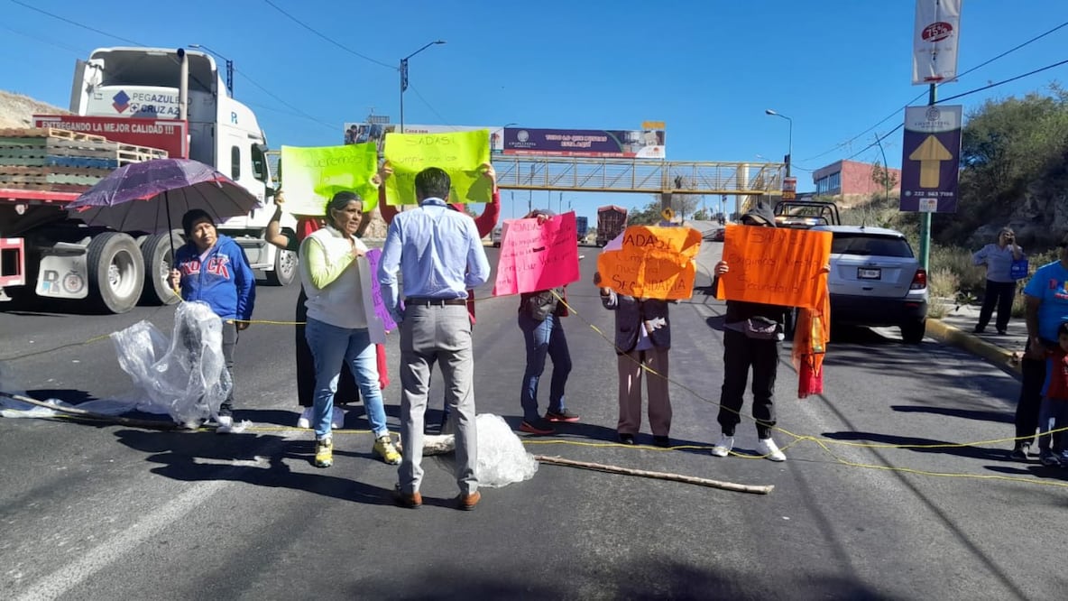 Padres de familia se manifestaron en Puebla por casos de acoso y construcción de secundaria | Foto: Secretaría de Gobernación