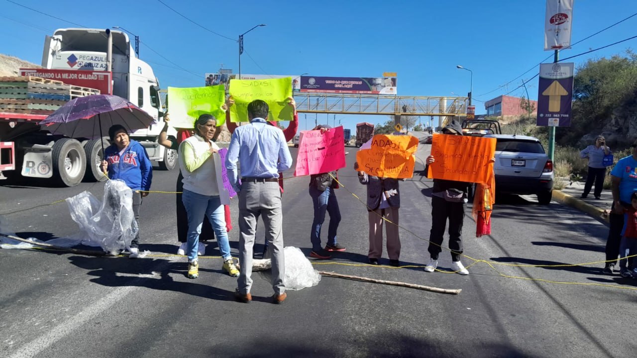 Padres de familia se manifestaron en Puebla por casos de acoso y construcción de secundaria | Foto: Secretaría de Gobernación