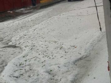 Sorprende intensa granizada en Puebla