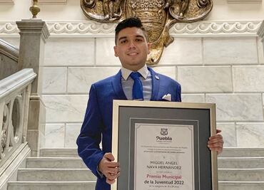 Otorgan el Premio Municipal de la Juventud 2022 a egresado de la BUAP