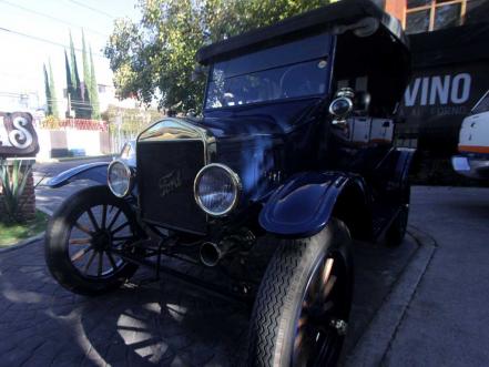 Causa gran furor el Salón del Automóvil Antiguo en Ciudad Modelo