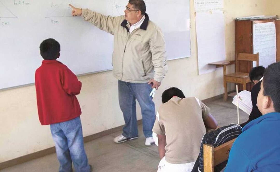 Hay docentes que ganan mil 200 pesos en todo un mes | Foto: Archivo El Universal Puebla