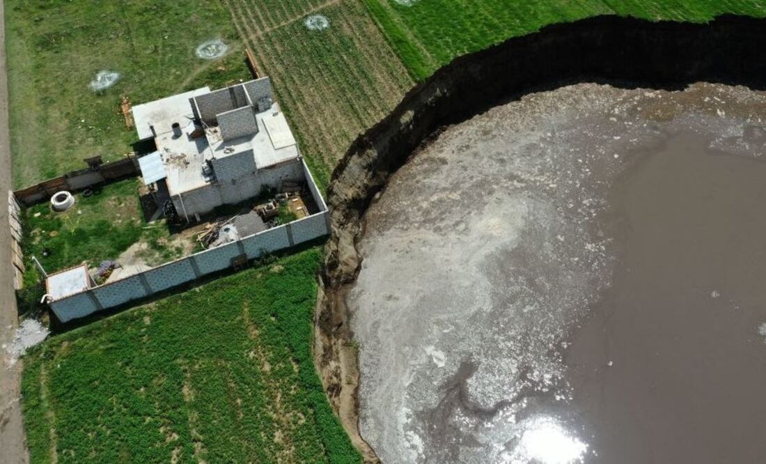 Socavón de Puebla antes de que se 'tragara' la casa que se encontraba en la zona de riesgo / Foto: Archivo El Universal