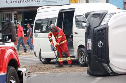 Aparatoso choque en la 5 Sur y 15 Poniente deja 6 lesionados en la ciudad de Puebla