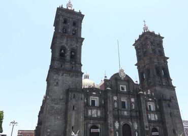 ¿Por qué la torre sur de la Catedral de Puebla no tiene campanas?