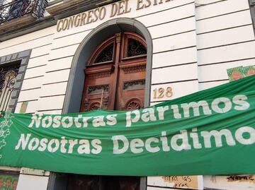 Al menos dos diputados poblanos garantizan voto católico contra el aborto