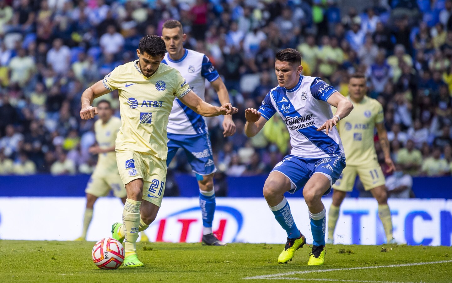 El entrenador del Puebla, José Manuel de la Torre, debe preparar al equipo para el próximo partido contra el América, correspondiente a la jornada 5 de la Liga MX, que se llevará a cabo en el Estadio de la Ciudad de los Deportes. 

Foto: Producción El Universal Puebla