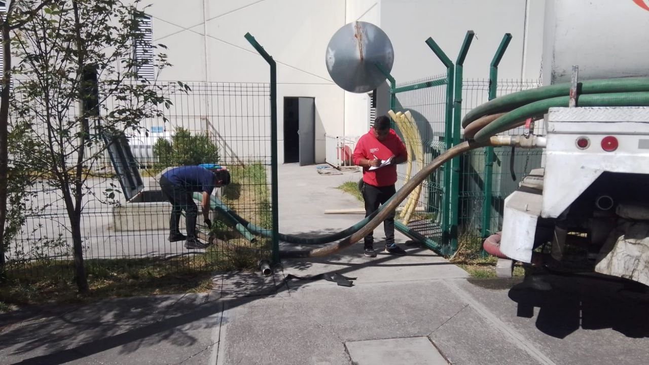 Acudieron pipas con agua a las instalaciones del Parque Ecológico “Revolución Mexicana”/ Foto: Gobierno del estado