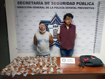 Arrestan en Galaxia Bosques de Manzanilla a dos narcomenudistas