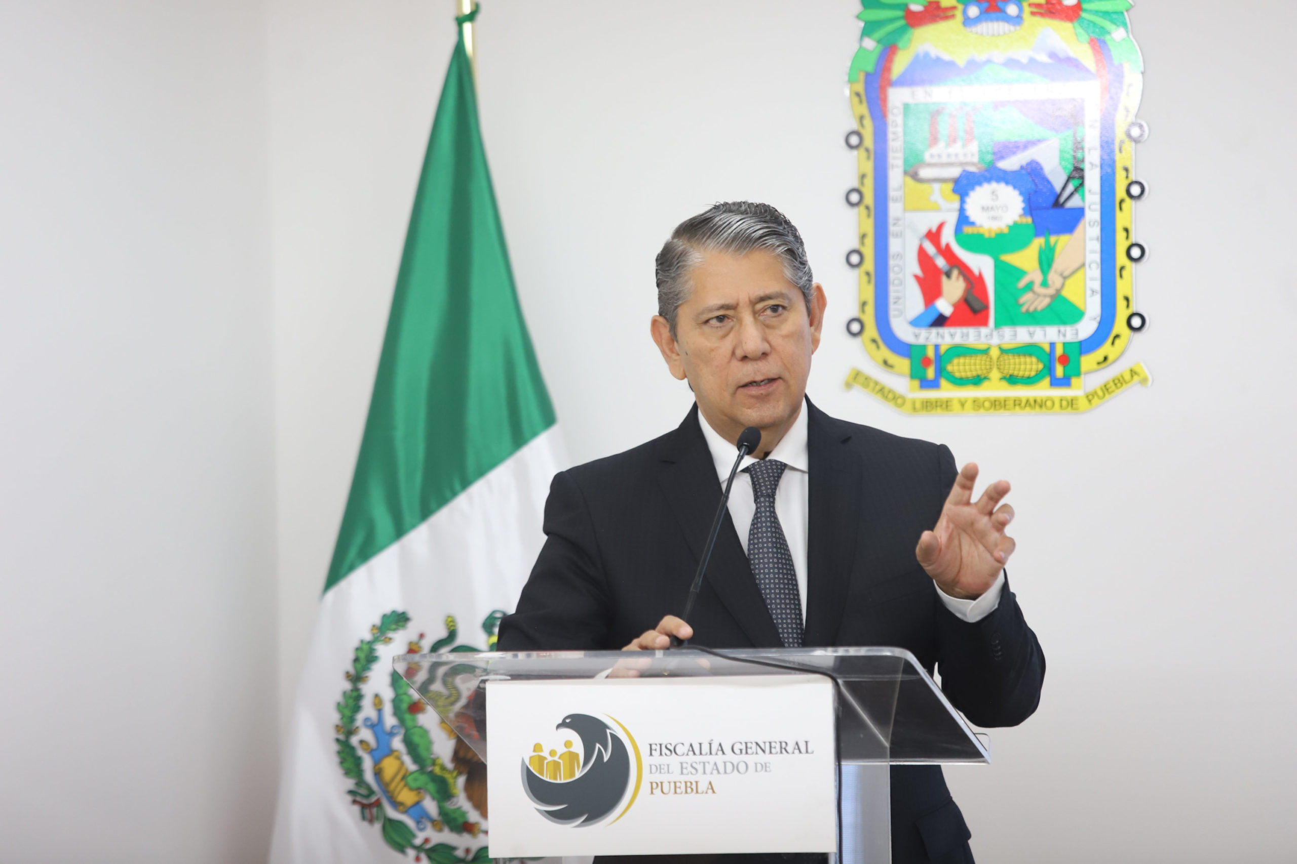 En la madrugada del 5 de abril de este año se confirmó el descubrimiento de restos humanos dentro de un automóvil negro en el Periférico Ecológico. 
Foto: Producción El Universal Puebla