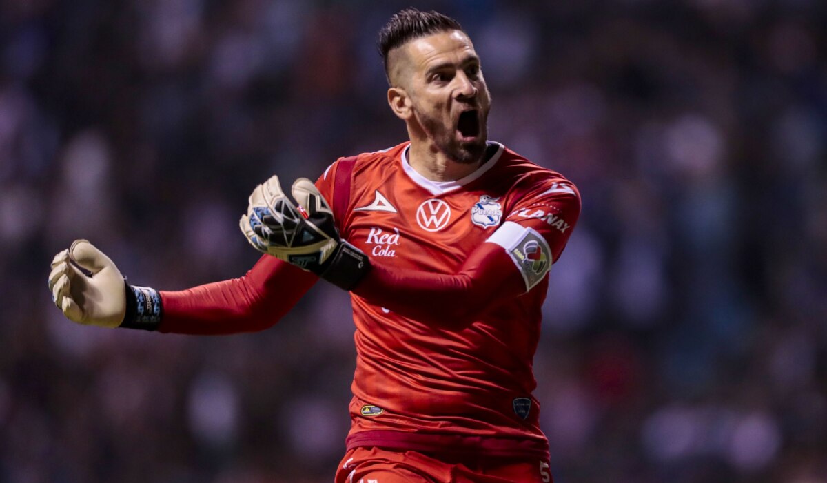 El mensaje publicado por Antony Silva en sus historias de Instagram ha causado gran revuelo y ha dado paso a numerosas especulaciones entre los aficionados del Club Puebla.

Foto: Producción El Universal Puebla