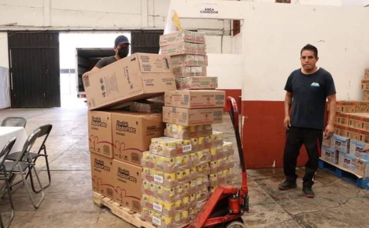 El ayuntamiento de Huejotzingo causó polémica por abastecer sus albergues temporales con sopas Maruchan | Foto: Twitter Angélica Alvarado Juárez