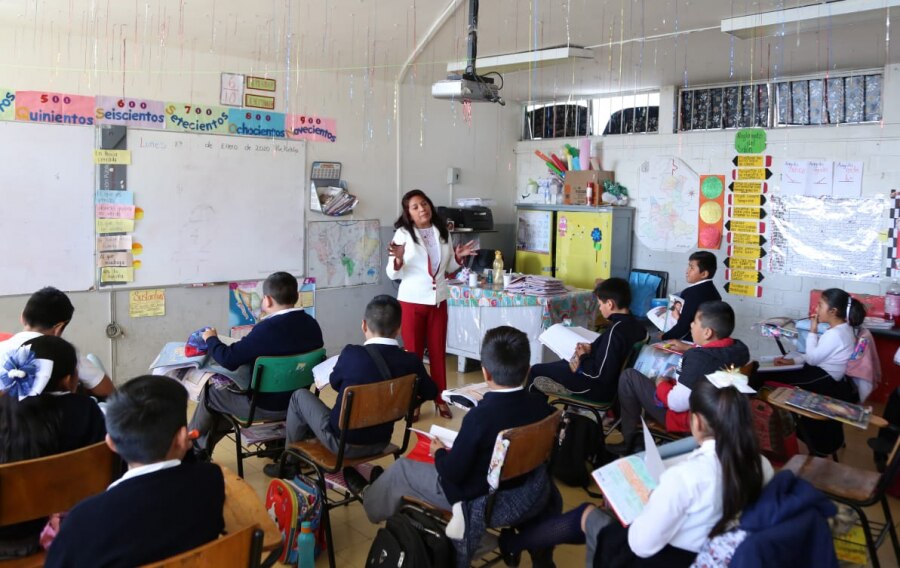 La Secretaría de Educación Pública (SEP) informó que, tras un censo realizado, han identificado 815 aulas con techos de lámina o madera, las cuales son vulnerables ante las fuertes lluvias pronosticadas.

Foto: Producción El Universal Puebla