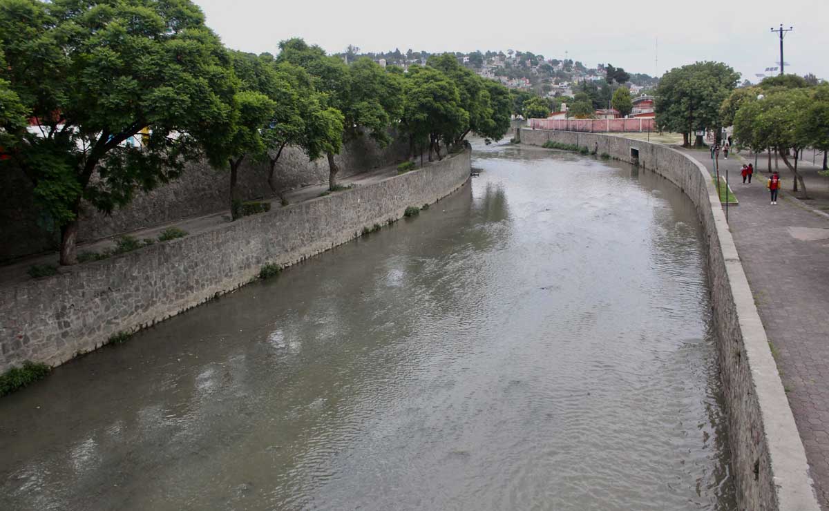 Habrá más clausuras de empresas que contaminan el río Atoyac, advierte Barbosa