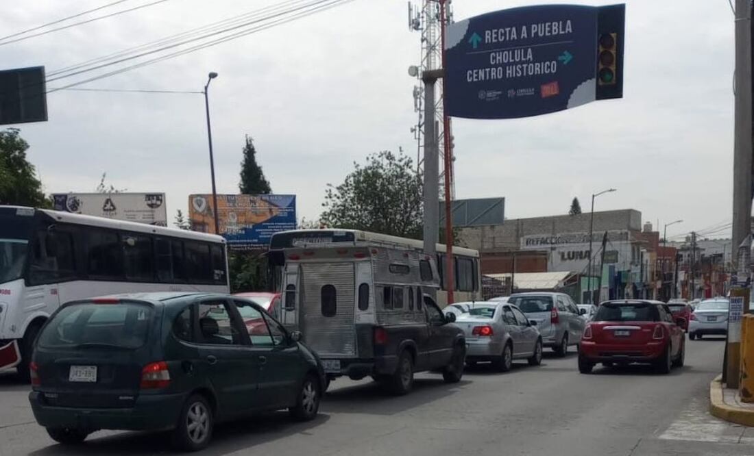 El nuevo semáforo que se ubica a la altura de la calle 55 Sur provocó caos vehicular en la Recta a Cholula | Foto: Twitter Secretaría de Seguridad Ciudadana