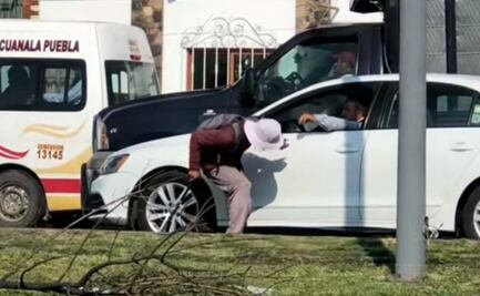 Exhiben a hombre que finge discapacidad y pide dinero en calles de Cholula y Puebla