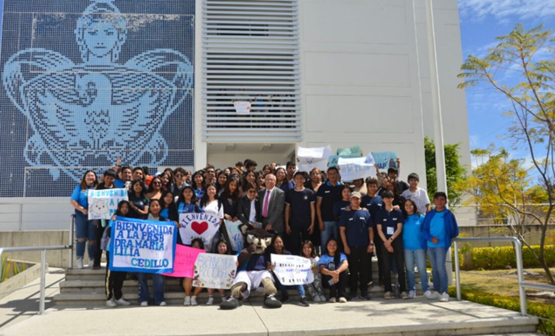 Lilia Cedillo deseó larga vida a la Preparatoria Simón Bolívar de Atlixco | Foto: BUAP