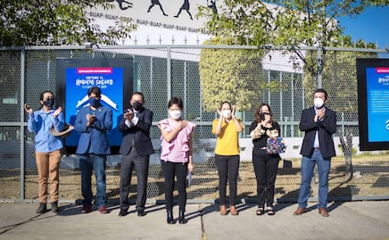 Lilia Cedillo premia a ganadores del concurso Captura el regreso seguro a clases BUAP 2022