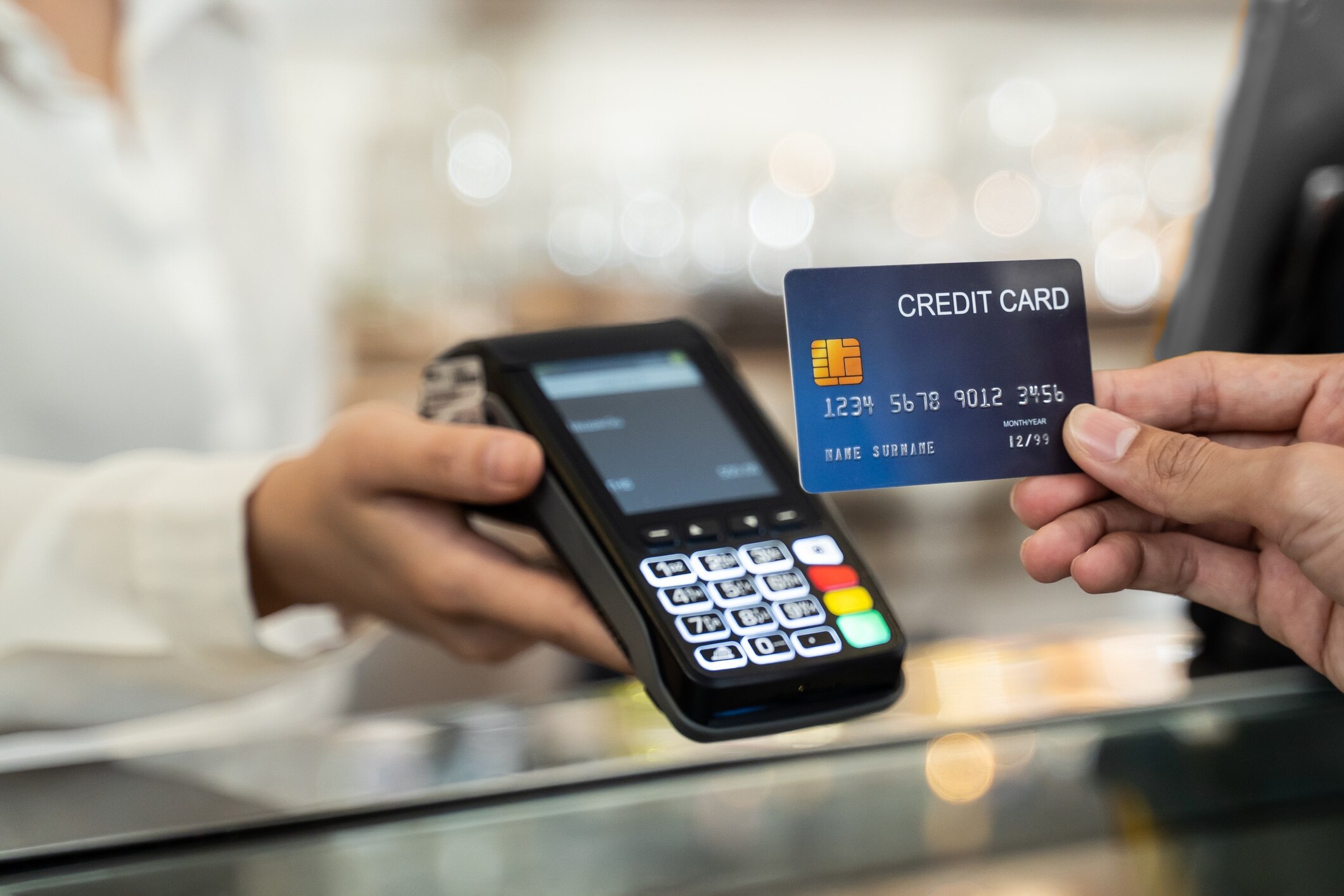 Este nuevo tributo se aplicará a los ciudadanos mexicanos que realicen pagos con tarjetas de crédito o débito en sitios web extranjeros. 


Foto: Producción El Universal Puebla